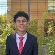 soy Juan Andres, doy clases particulares a niños de 3 de primaria a 2do de la eso en inglés, también tengo el certificado B2